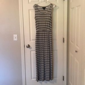 Super Comfy & Flattering Maxi Dress - Small